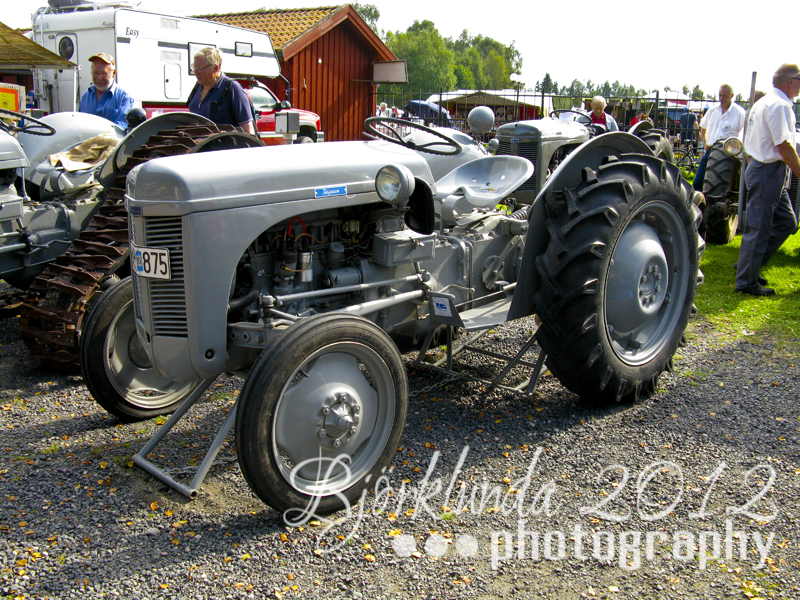 Oldtimer-Traktor auf der Antik- und Sammlermesse in Ranster (Vrmland, Schweden)