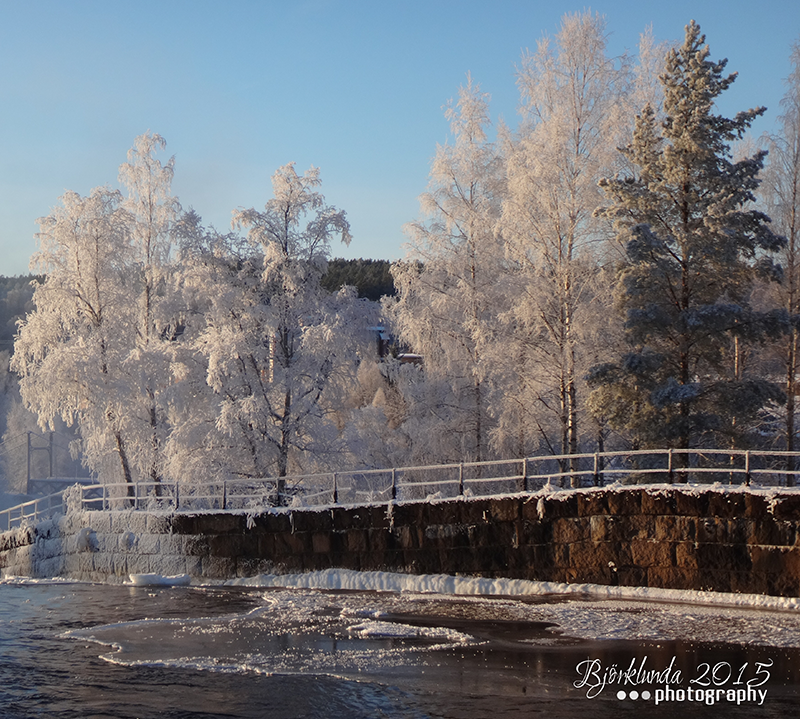 Steinmauer am Wasserfall in Munkfors (Värmland)